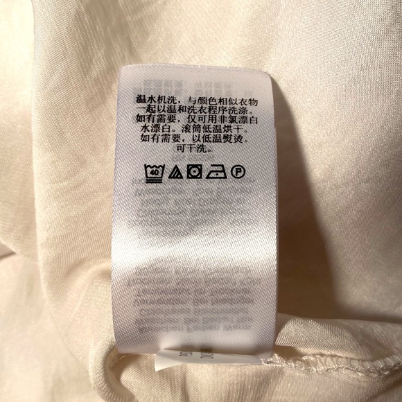 DKNY beautiful fresh blouse. Off white. A classic piece specially to travel with - Picture 8 of 9